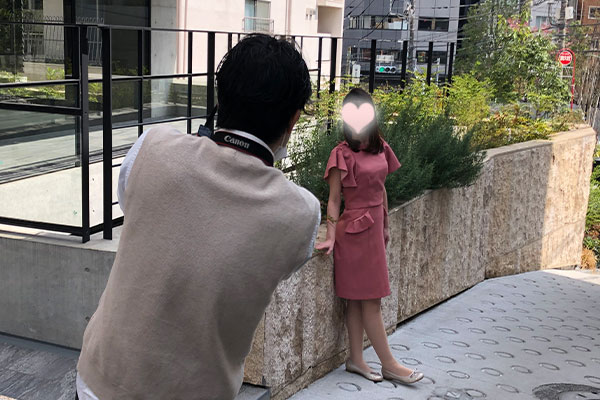 結婚相談所 東京 渋谷 20代 30代 女性写真撮影中